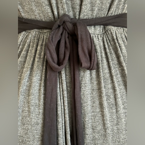 Kimi & Kai Gray Soft Stretch Fabric W Lace Neckline Bottom Maternity SZ S No Tag - Picture 4 of 14